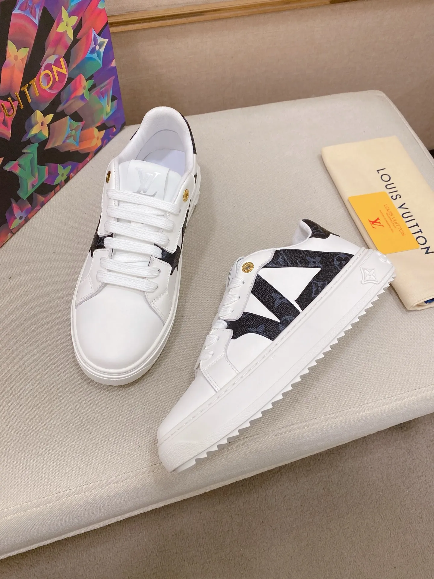 Men's shoes💰: 540💰(Niuli: full package) louis vuitton (Louis Vuitton/lv) top 🔍🔍 new models are on sale at the same time at the counter. The upper 🇮🇹 is imported from Italy, first-layer cowhide, and the lining is fully imported cowhide. 💪💪, completely 1⃣️ to 1 ⃣️Re-engraved🇮🇹💪💪, ⚠Sole: The original sole is specially provided by the original factory, the exclusive movable molded sole is super comfortable, ⚠The original factory follows the order, 🔍🔍high quality, you can enter and exit the counter at will, welcome to compare⚠. Code number:38-44